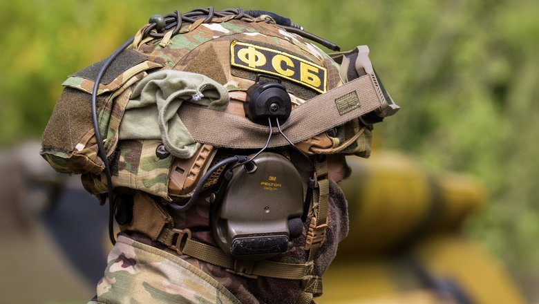 ФСБ задержала волгоградца, помогавшего обманывать родных бойцов ВС России