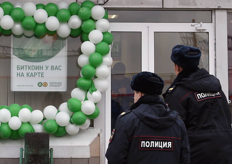 Генпрокуратура требует обратить в доход государства активы бывшего сотрудника управления &laquo;К&raquo; МВД Георгия Сатюкова, обвиняемого в получении взятки в 5 млрд рублей. Речь идет о недвижимости в Дубае и Санкт-Петербурге, автомобилях и других ценностях, приобретенных на родственников и доверенных лиц.