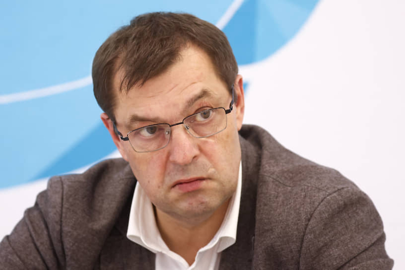 Глава администрации Рязани Виталий Артемов заявил об уходе с поста по собственному желанию после отстранения от должности в связи с проверкой. Приостановка полномочий была вызвана жалобами жителей на работу ЖКХ и дорожного хозяйства.