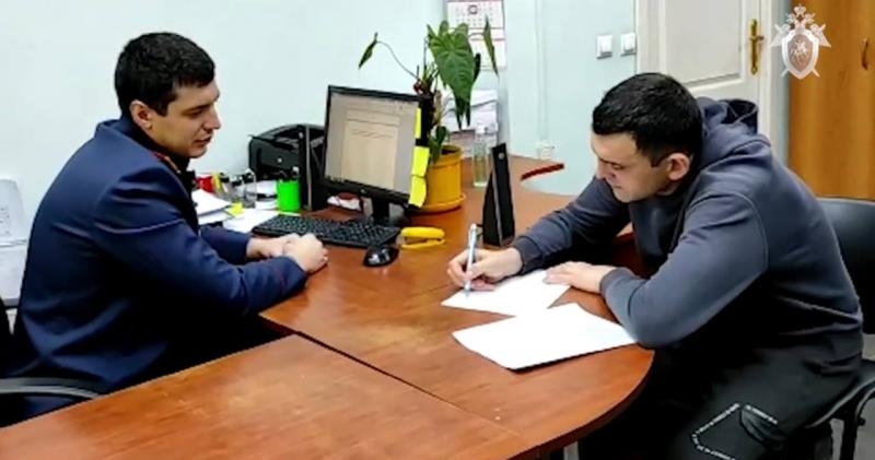 Глава района Хакасии отремонтировал рабочий кабинет за взятки