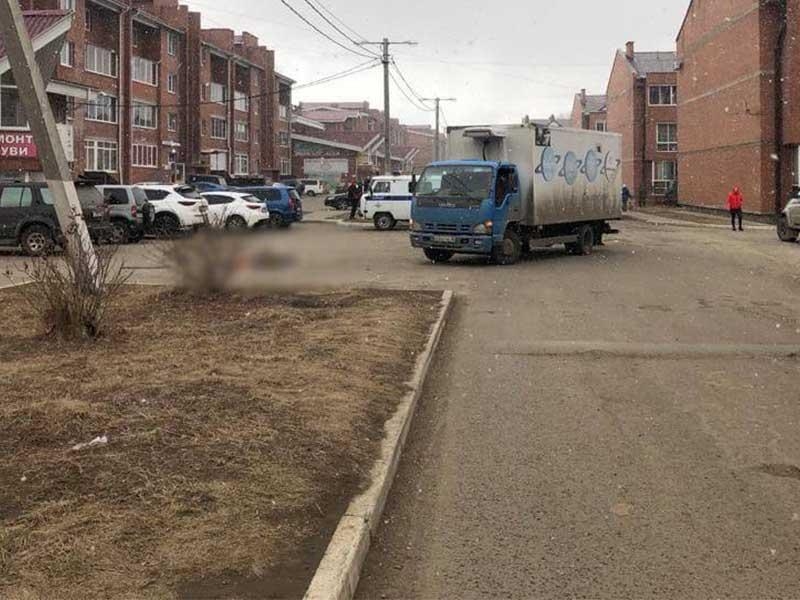 Грузовик в Иркутске насмерть сбил пенсионерку