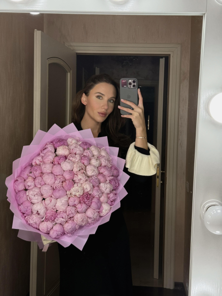 &laquo;Хочет подарить мне землю&raquo;: Миа Бойка о щедром ухажере и блогерах, ставших известными за счет ее хита &laquo;Базовый минимум&raquo;