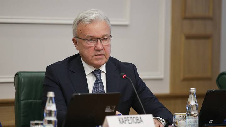 Инсайд. Итальянский побег Уссов вернул непопулярному губернатору аппаратные позиции?