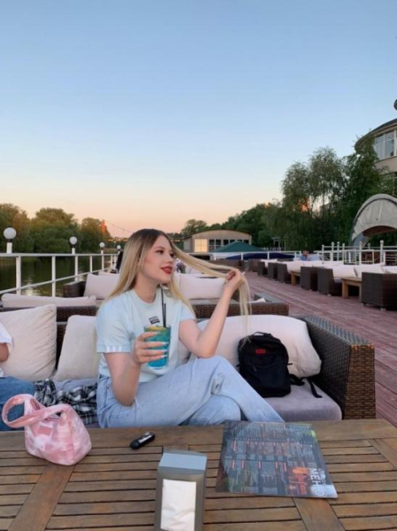 «Я верю, что она жива»: пять лет поисков пропавшей в море 17-летней Юлии Агиенко довели мать до истощения