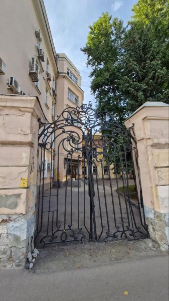 Как экстремист Геннадий Гудков прячет в России бизнес, пентхаус и прописку в усадьбе Станиславского