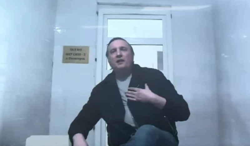 Как стало известно “Ъ”, бывший краснодарский судья Дмитрий Новиков, осужденный на шесть с половиной лет колонии за покушение на мошенничество, получил отказ в замене оставшейся части срока исправительными работами. Однако в ближайшее время может быть принято решение об условно-досрочном освобождении экс-судьи. Во всяком случае, показания Дмитрия Новикова о коррупции в судебной системе использовались Генпрокуратурой для изъятия коррупционного имущества экс-председателя Совета судей РФ Виктора Момотова.