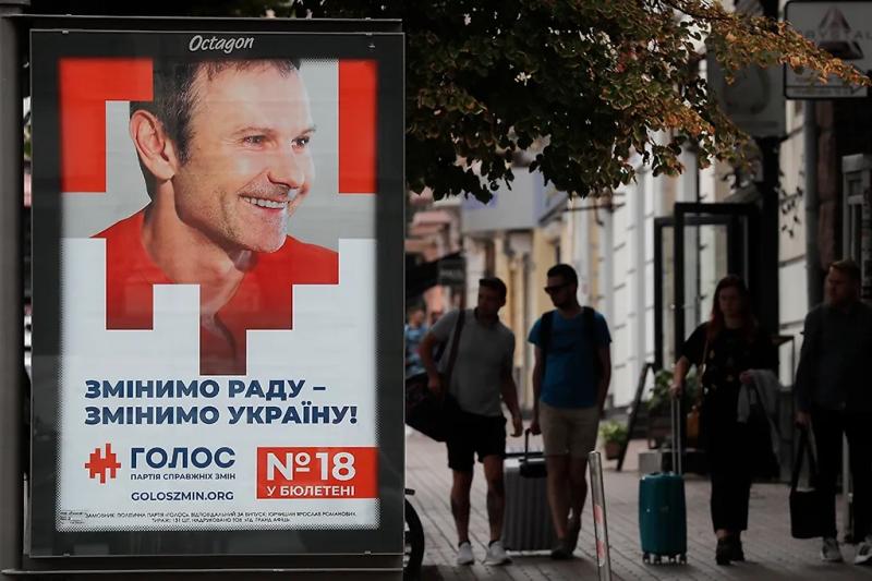Как живёт лидер группы "Океан Эльзы" Святослав Вакарчук, подозреваемый в сдаче фанатов в мясорубку ВСУ