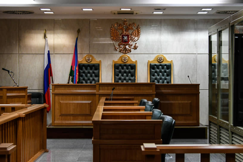 Краснодарский краевой суд начал рассмотрение дела бывшего председателя Советского райсуда Ростова-на-Дону Елены Коблевой, обвиняемой в получении взятки за отмену решения о конфискации орудий лова. Владимир Боженко, передавший взятку, отрицает вину и утверждает, что лодки стоят меньше заявленной суммы.