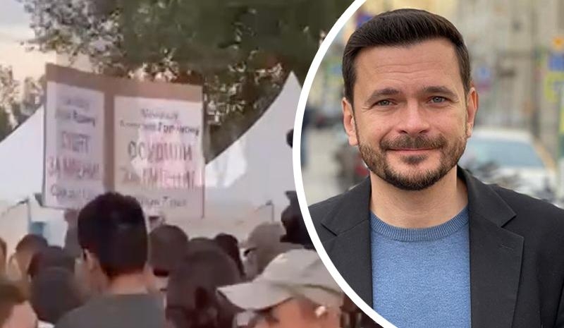 Красноярца задержали за&nbsp;плакат в&nbsp;поддержку политика Ильи Яшина на&nbsp;Дне металлурга 