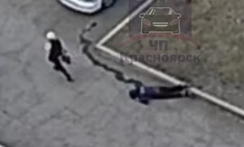 Красноярец обокрал мужчину, который умер на улице. Видео