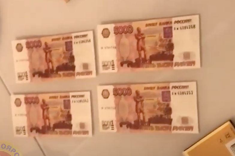 Красноярский бизнесмен купил фальшивые деньги и&nbsp;попался при попытке расплатиться ими 