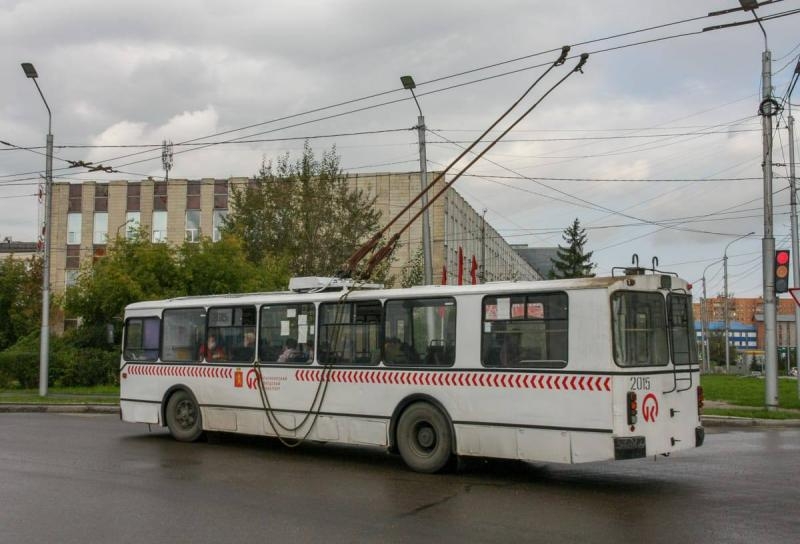 Красноярский «Гортранс» засудили на ₽500 тысяч за люк, упавший на голову водителя троллейбуса