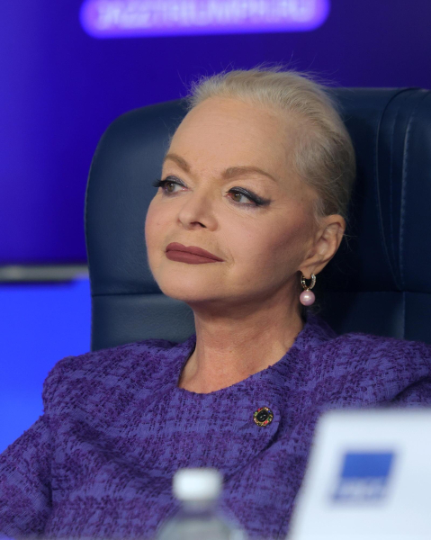 Лариса Долина похвасталась квартирой, которую ей подарили друзья: &laquo;Новый дом, свежий ремонт&raquo;