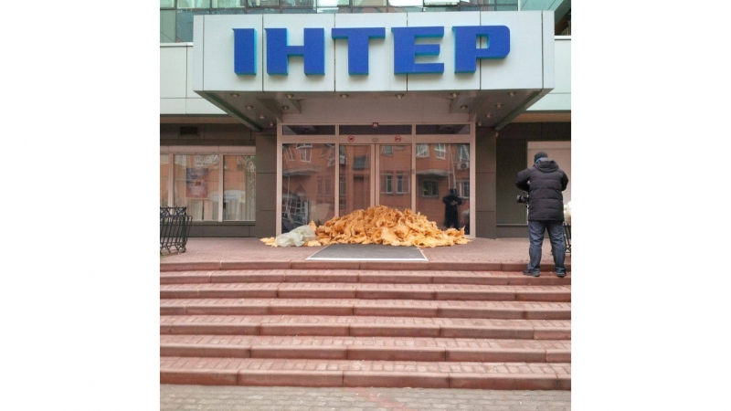 Леди Геноцид: Нацистка Вита Заверуха, которая помогала спаливать людей в Одессе, сейчас с супругом убивает российских