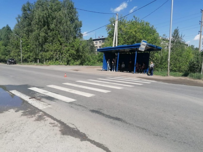 Лексус сбил восьмилетнего ребенка рядом с пешеходным переходом в Новосибирске