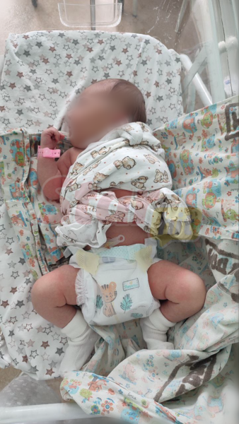 Мама малышки, которой врачи новокузнецкого роддома сломали ключицу: «Из носа и рта дочки текла вода. Она захлебывалась»