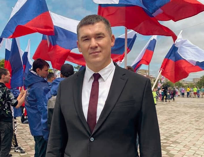 Градоначальников Огромного Камня накрывает землей