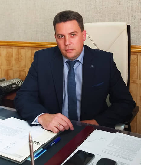 Мэру Владимира Дмитрию Наумову предъявлены обвинения в получении взятки в размере не менее 1,1 млн рублей от организаторов незаконного похоронного бизнеса. Уголовное дело направлено в суд.
