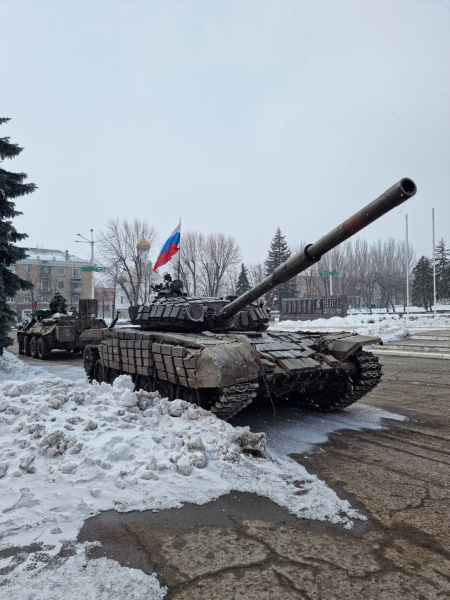 "Мы будем перемалывать эти ЛГБТ-силы и далее": В ЛНР вручили 1-ые "Звёзды Героев" республики