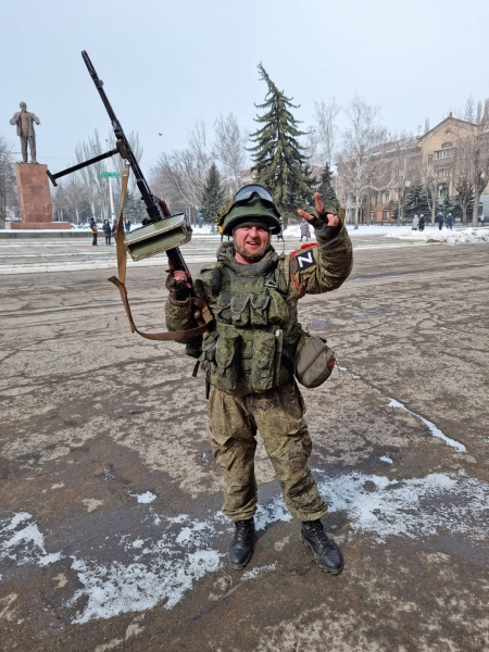 "Мы будем перемалывать эти ЛГБТ-силы и далее": В ЛНР вручили 1-ые "Звёзды Героев" республики