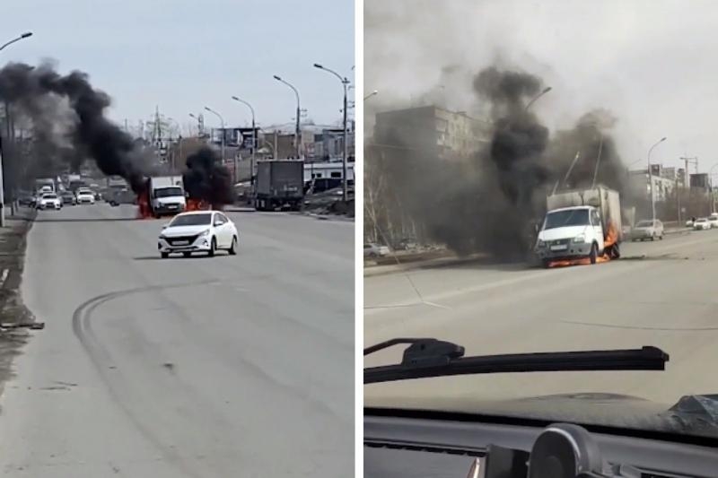 На дороге в Новосибирске загорелась «Газель»