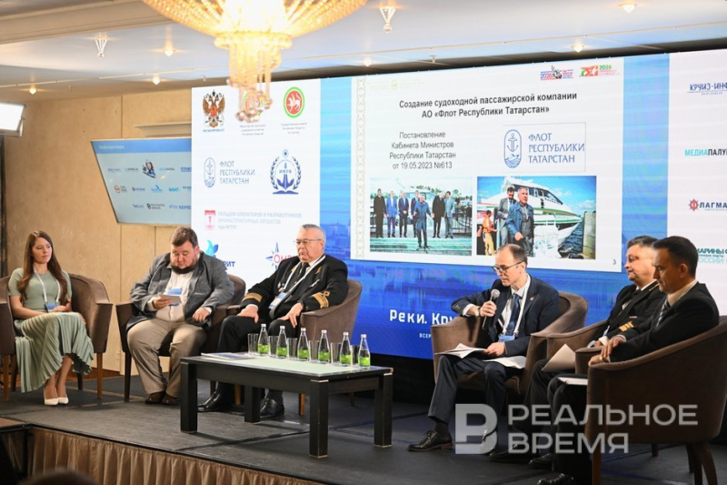На &laquo;ледоколе&raquo; до Удмуртии: &laquo;Флот РТ&raquo; предлагает стыковку, а &laquo;Водолет&raquo; накатывает до Казани