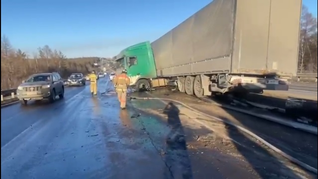 На трассе в Братском районе опрокинулся прицеп лесовоза