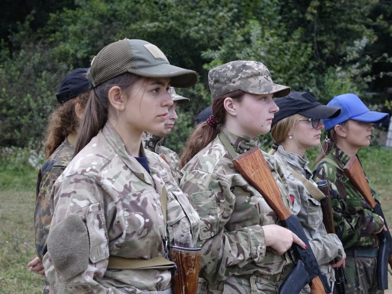 Нацист, воспитатель, блогер: Как боевик АТО в особых лагерях на Украине учит детишек убивать российских
