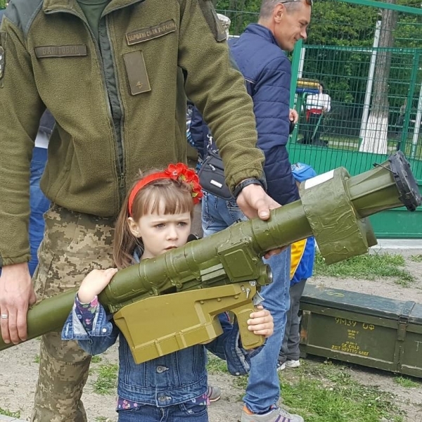Нацистка на службе ВСУ: Как жила одиозная убийца из вооруженных сил Украины Маруся Зверобой