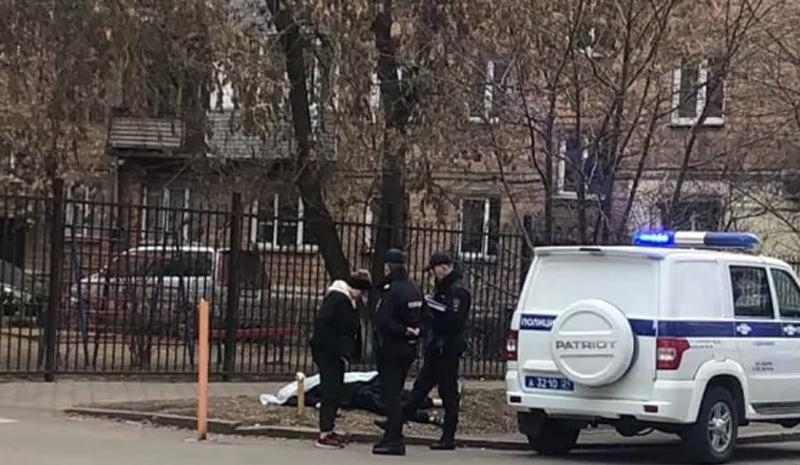 На улице в центре Красноярска нашли труп