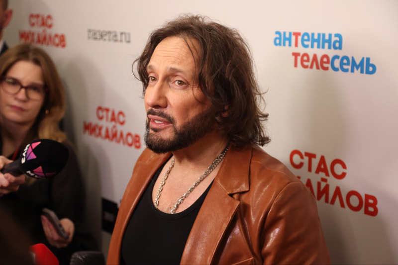 &laquo;Не нравится&nbsp;&mdash; развернитесь!&raquo;: Стас Михайлов осадил фанатов, требующих снять хайповые штаны и вернуть старый стиль