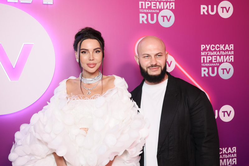Ничего святого! Самойлова приехала на заседание по разводу с режиссером и съемочной группой — эпизод войдет в реалити
