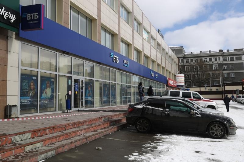 Новосибирская Росгвардия оцепила отделение ВТБ