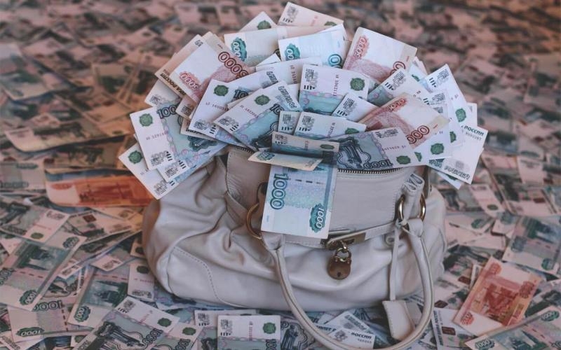 Новосибирского адвоката обвиняют в махинациях на четыре миллиона рублей