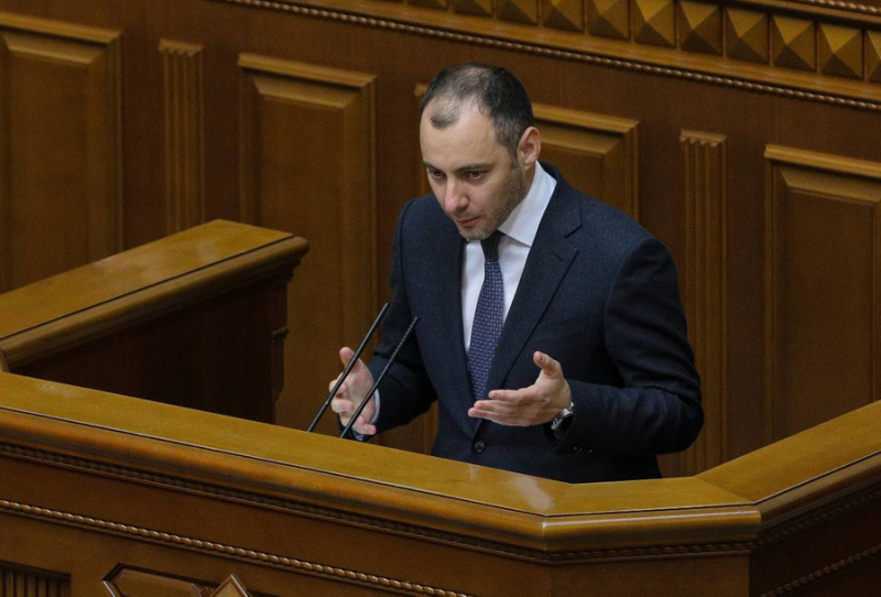 Один от олигарха, другой от Кличко: Из кого Зеленский выбирает нового министра обороны Украины