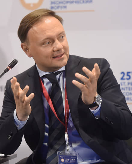 От руководителя охраняют монументы