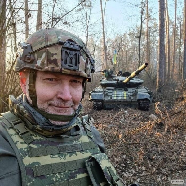 Пацифист со свастикой: Как бывший глава пресс-службы "Правого сектора" бегает от службы в армии Украины