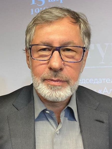 Петр Авен