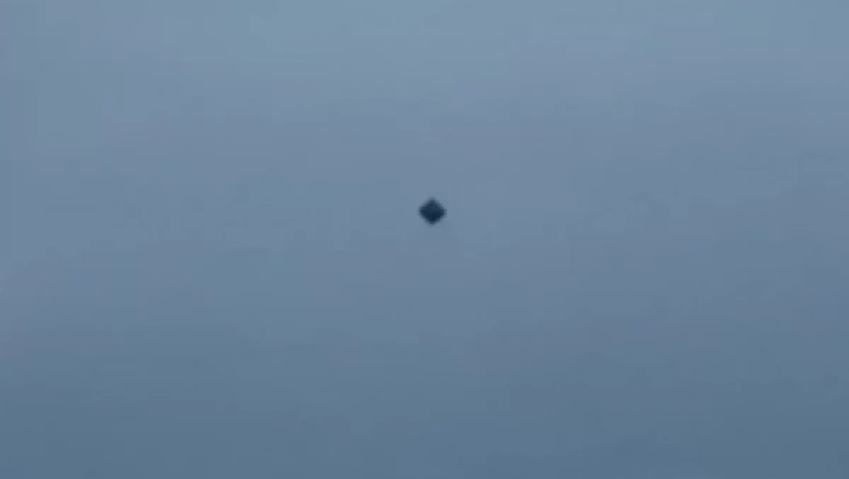 Пилот снял на видео ромбовидный НЛО во время рейса