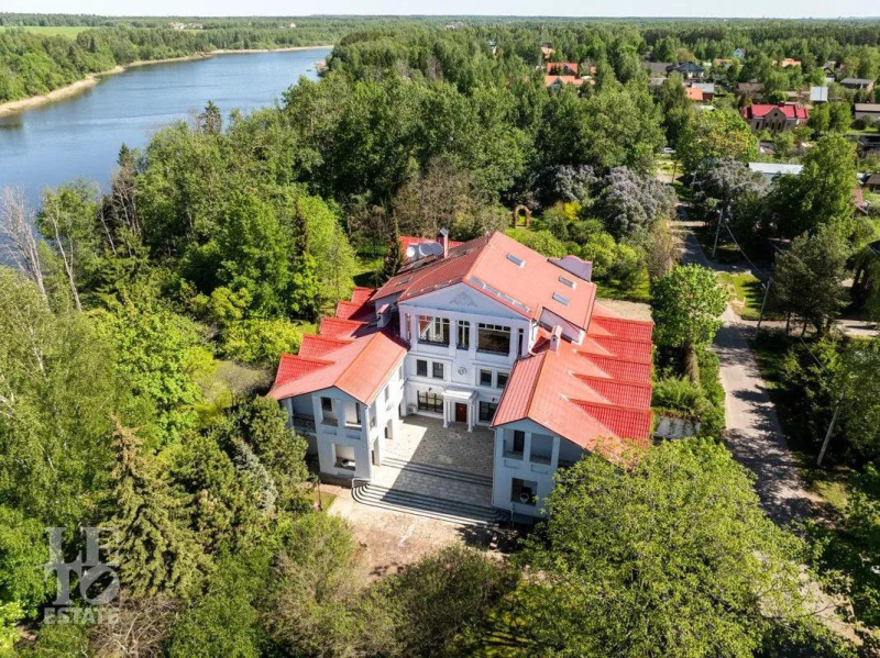 Пирс продан за 14 тысяч, а дом пойдет под снос: Алла Пугачева стремительно теряет недвижимость в России