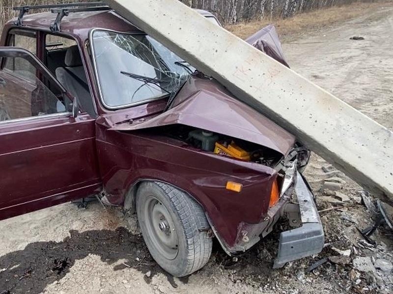 Пьяный водитель ВАЗ снёс столб под Шелеховом