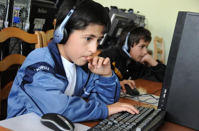 Почему за деньги РФ школьников в Средней Азии учат "российской оккупации"