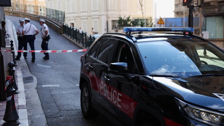 Под Парижем мужчина открыл стрельбу по прохожим из автомобиля, есть погибший