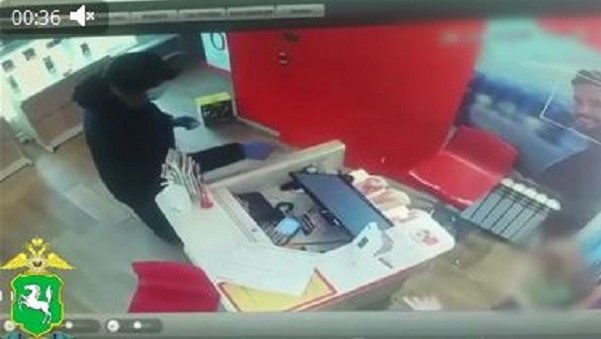 Полиция Томска раскрыла инсценировку поджога в салоне сотовой связи