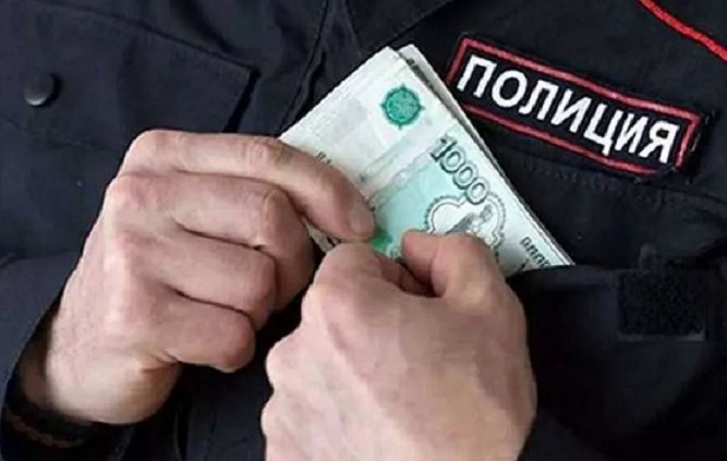 Полученную бывшим полицейским из Стрежевого взятку в 975 тысяч взыскало государство