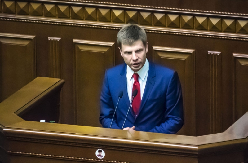 Предать отца за $1 млн: Как живёт депутат Рады Алексей Гончаренко и откуда у него офшор