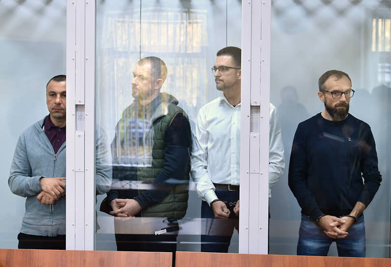 Прокурора посадили в аквариум