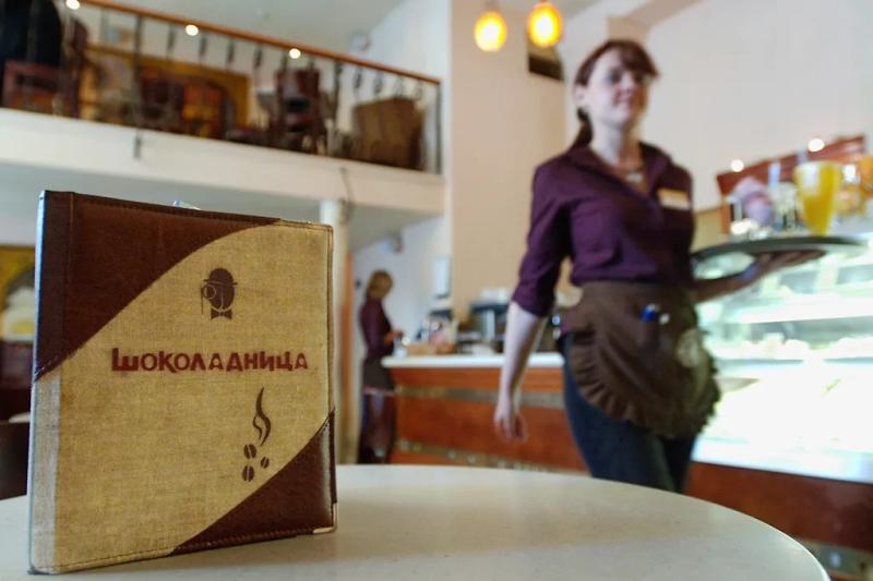 Просрочка, полуфабрикаты, долго и дорого: Что скрывается за витринами знаменитой сети кафе «Шоколадница»