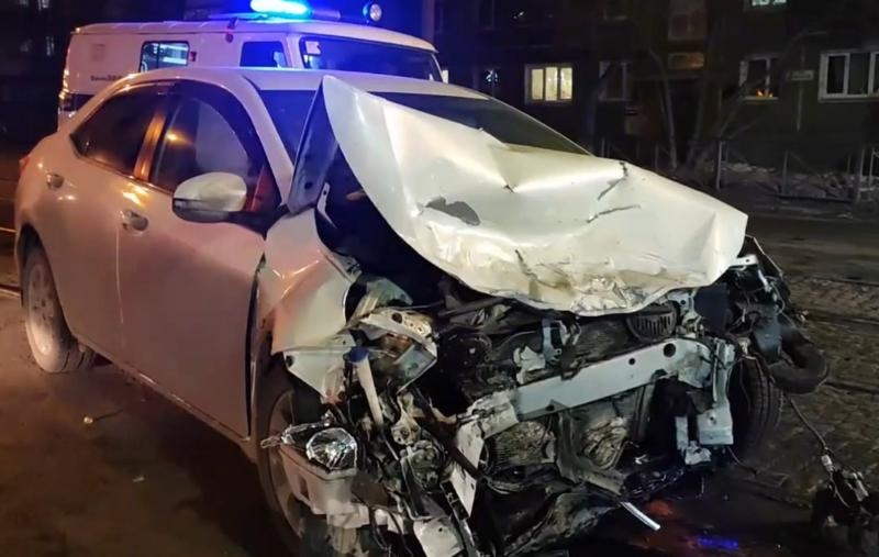 Работник автомойки в Иркутске попал в ДТП на машине клиентки
