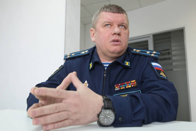 Разведку окружили мусором